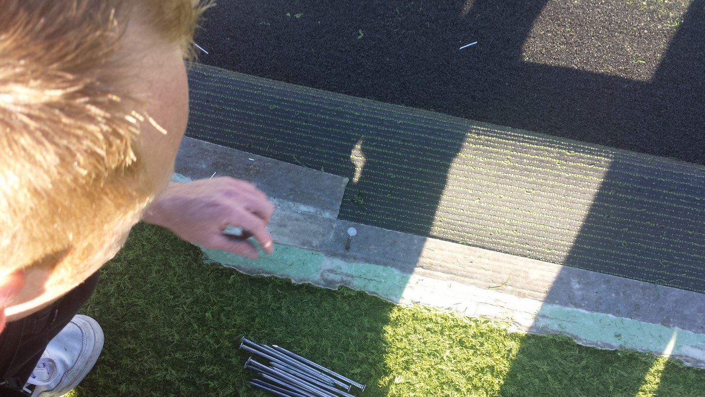 Réparation des jonctions gazon synthétique foot indoor